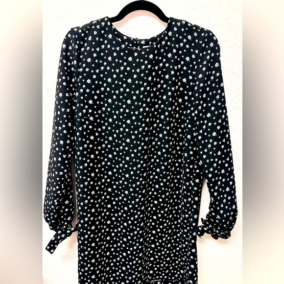 H&M Dresses & Skirts - H&M Black Floral Print Midi Dress Women’s Size 8